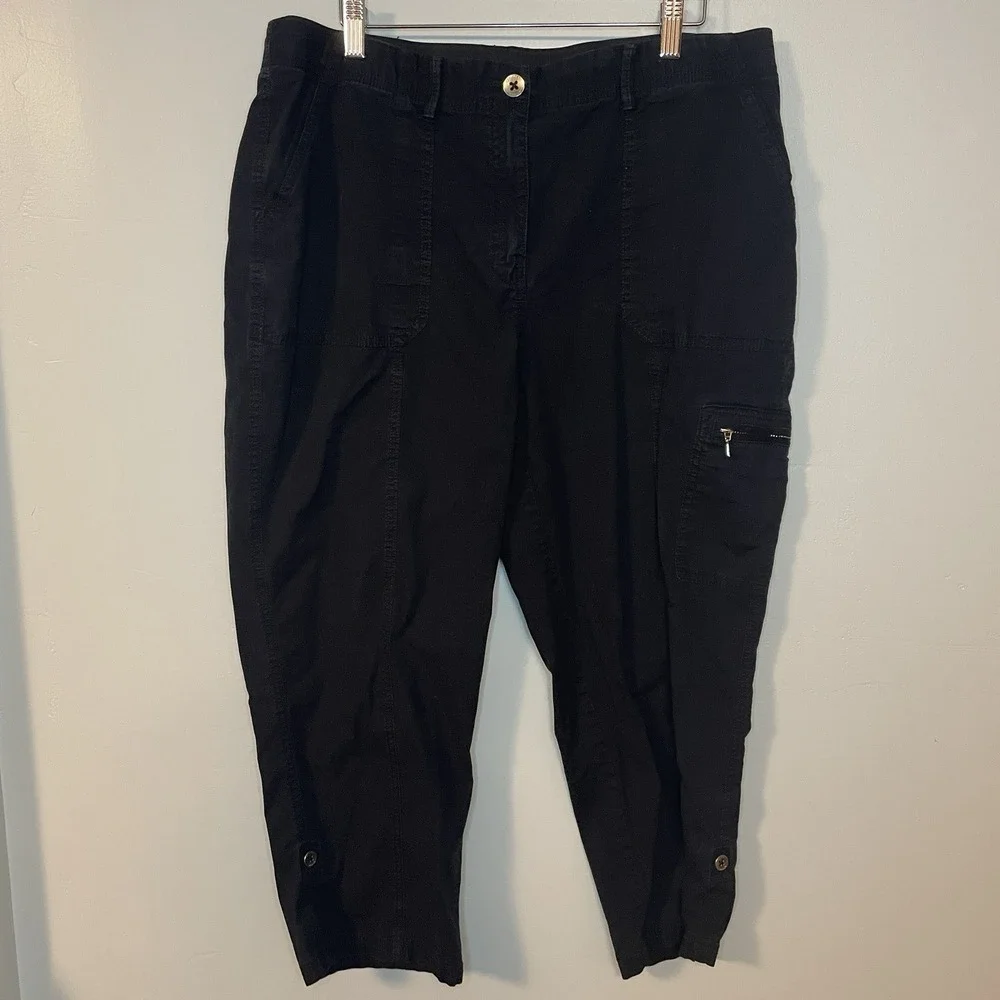 Chico's Black Casual Fly Front Cargo Basic Crop Pants Size 2.5 US size 14‎